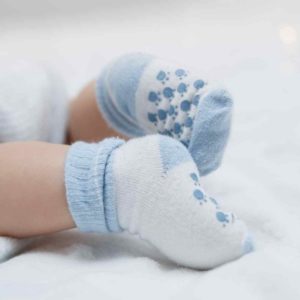 Gerade für Babys und Kinder können Socken ungesund sein